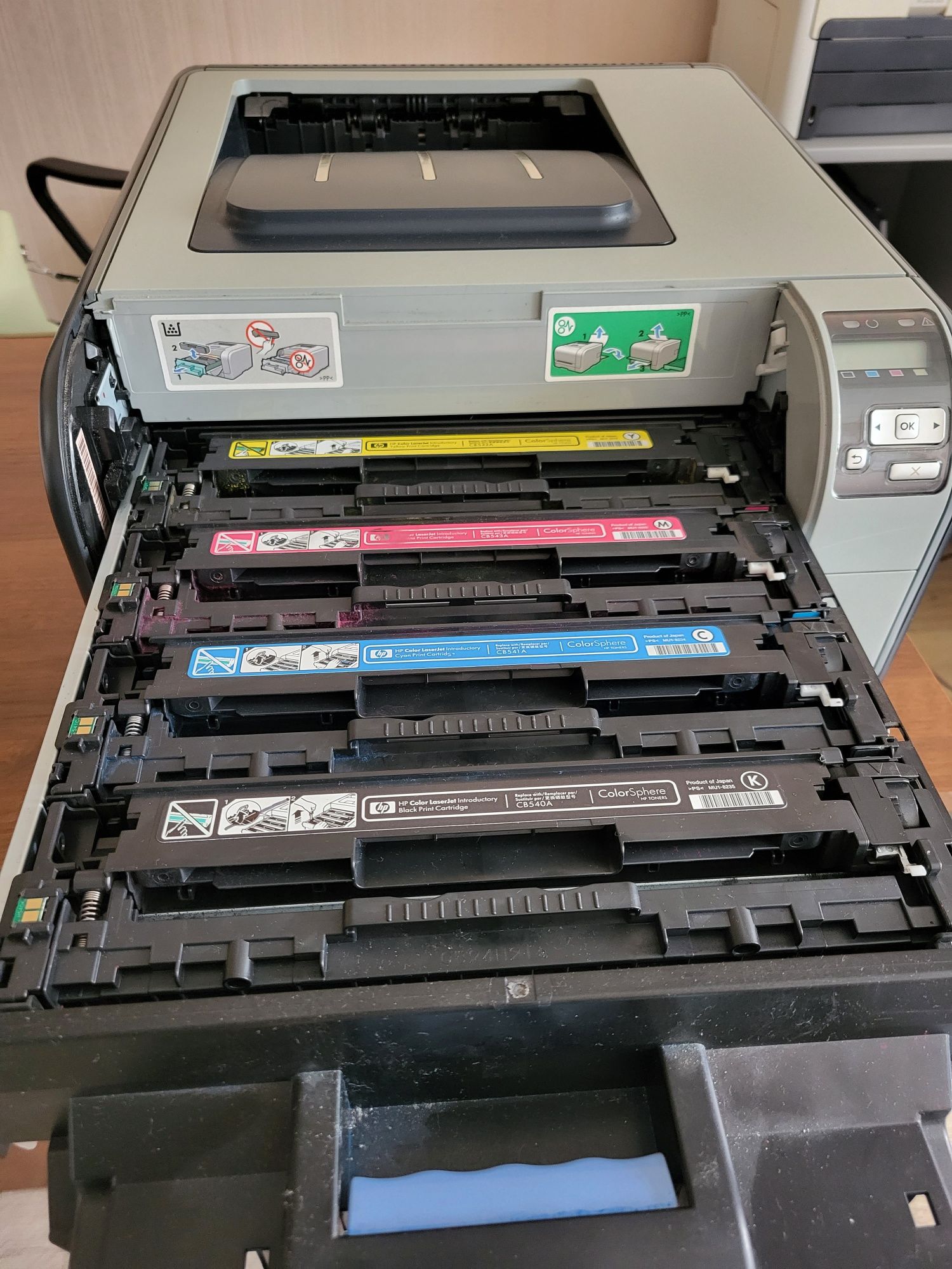 Продам лазерный принтер HP Color LaserJet CP1515n