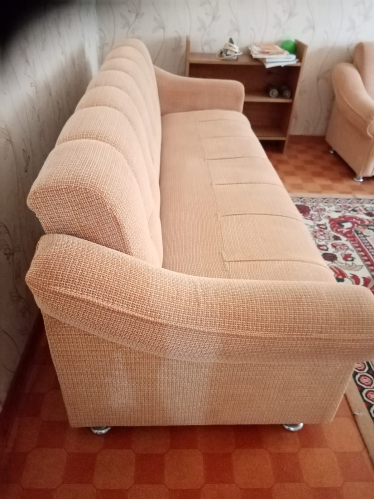 Продам диван и кресла