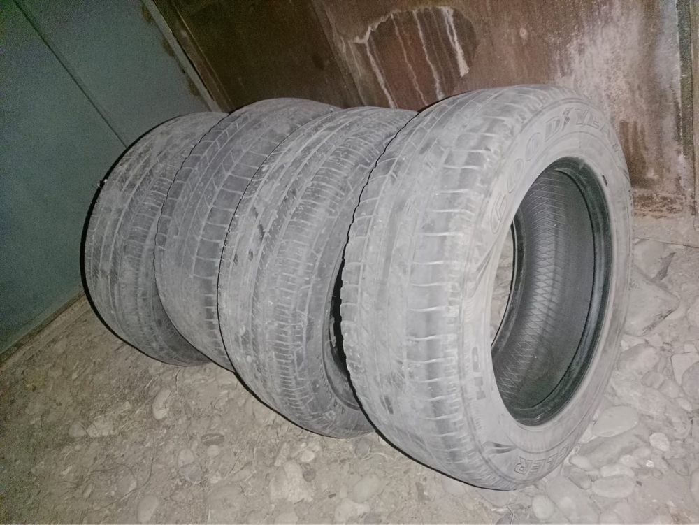 Продам шины срочно буу  комплект 40.000