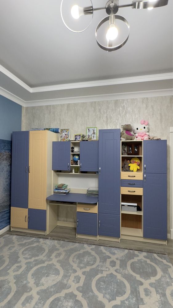 Продам шкаф и двухяростную кровать. Матрас новый ортопедический avero.