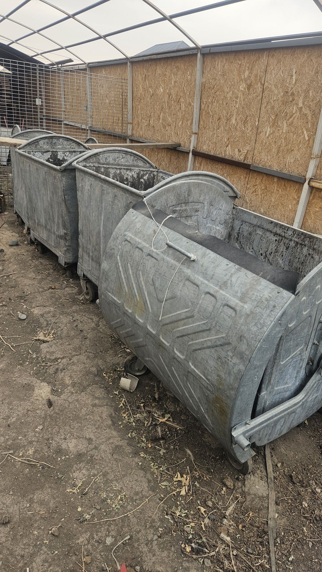 Мусорные Баки...