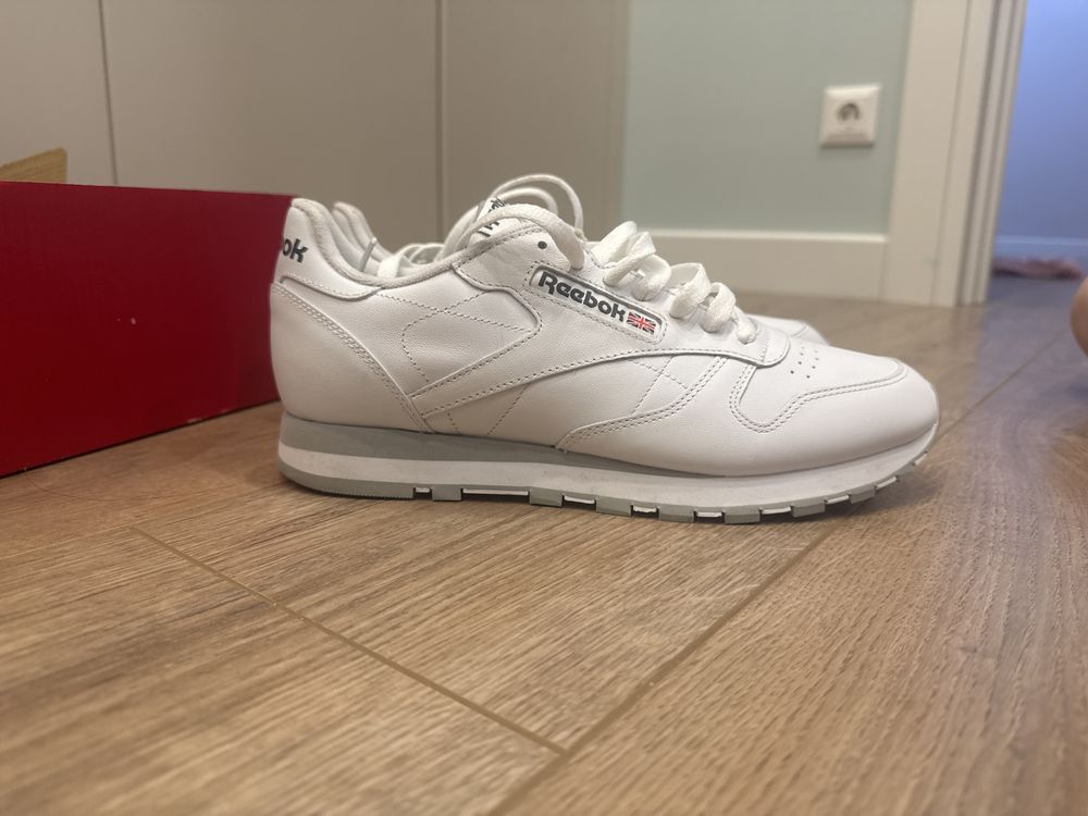 Демисезонные кожаные кроссовки Оригинал Reebok
