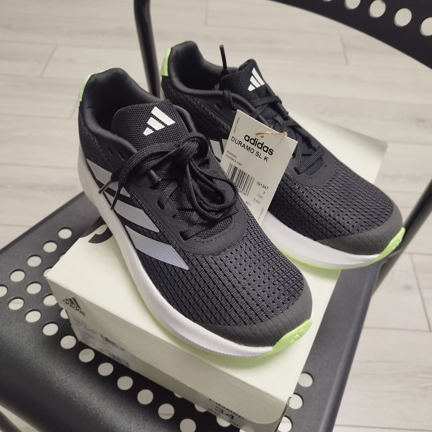 Новые фирменные оригинал Adidas 34р.