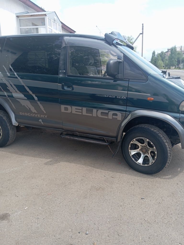 Митсубиси Делика