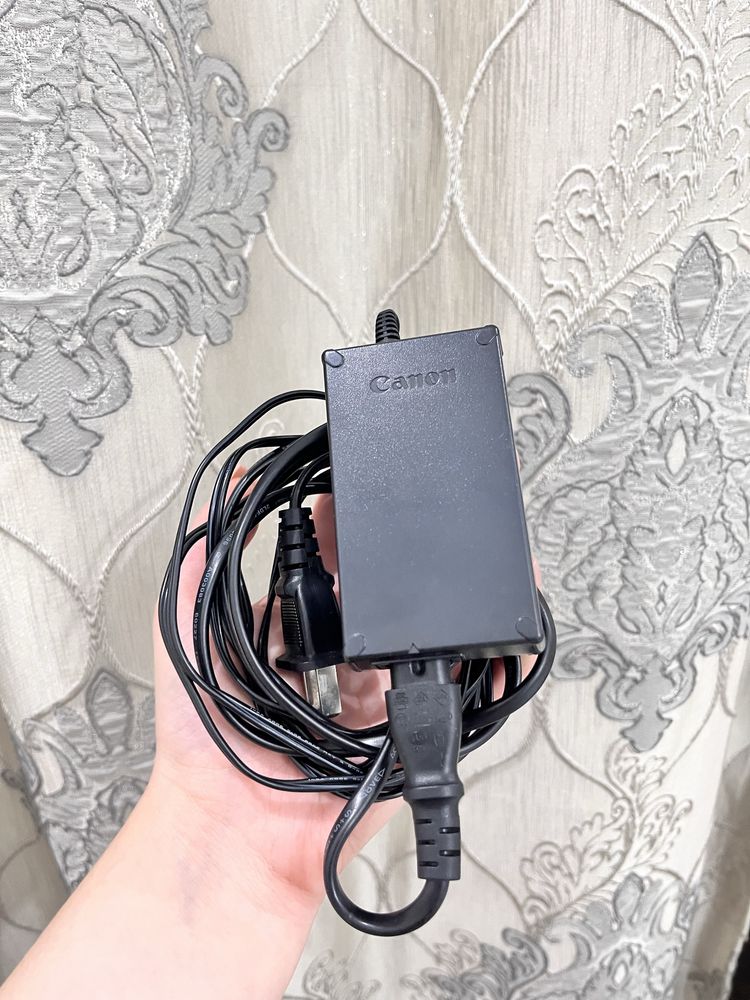 Видеокамера Canon DC320