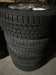 Продам комплект  резины    Bridgestone Blizzak  235/60/R17