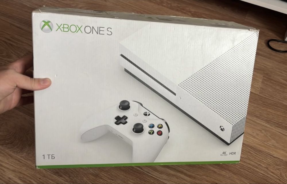 Продам Xbox One S 1тб