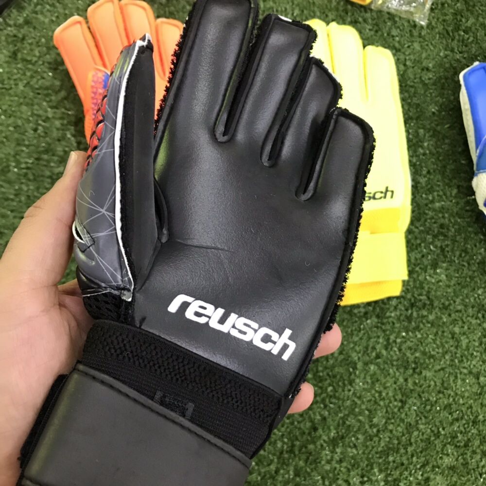 Подростковые/детские вратарские перчатки Reusch 5,6,7 размер в Алматы