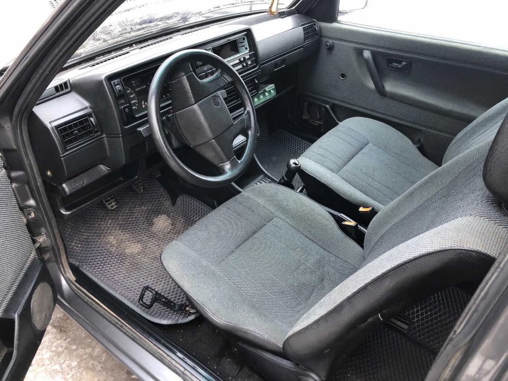 Продам машину VOLKSWAGEN GOLF 2 1989 г.в.