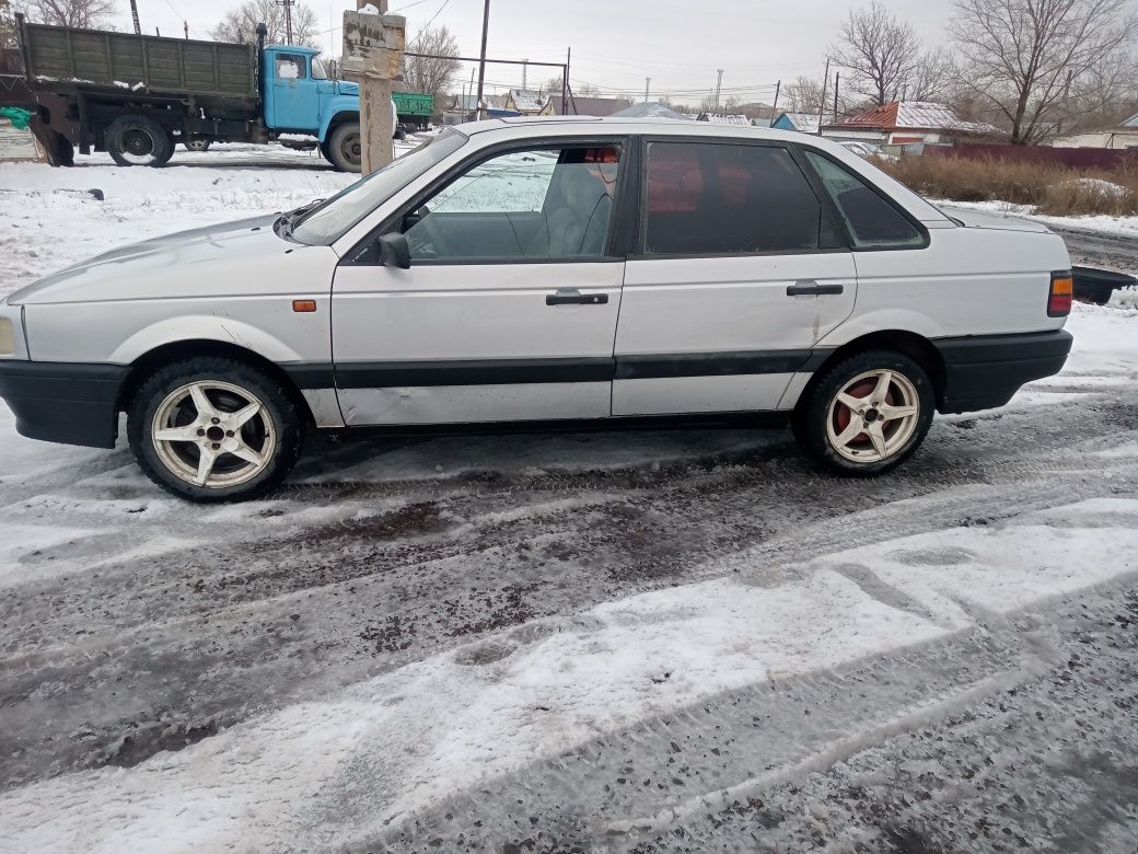 Пассат в3 седан.1.8моно