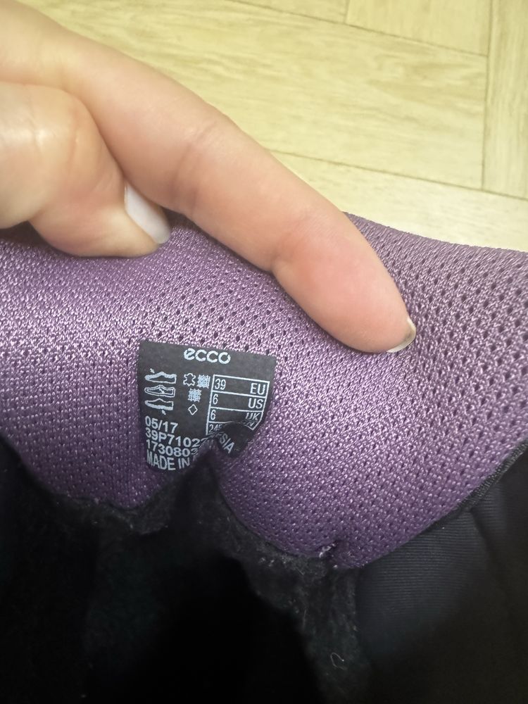 Продам женские зимние ботинки