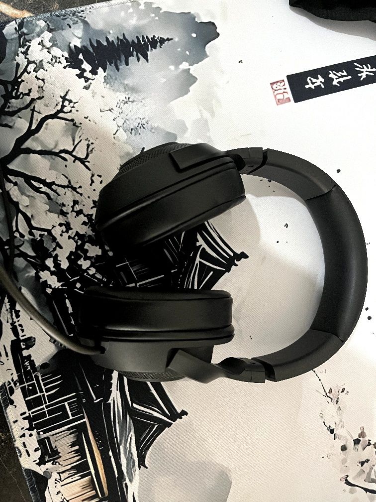 Продаю наушники Razer