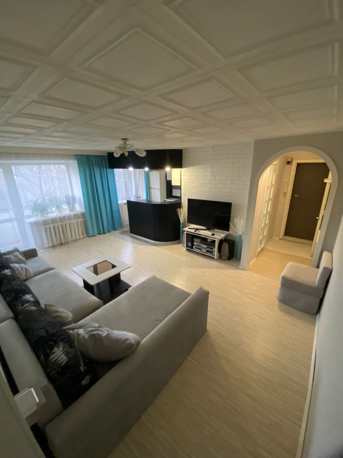 Продам 3-х комнатную квартиру 58 кв.м,  4/5 эт, центр