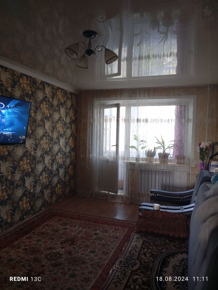 Продаю квартиру в 11а микрорайоне.