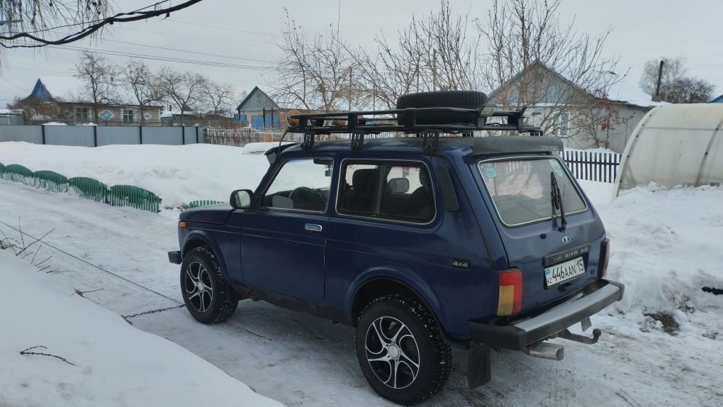 Продам автомобиль Нива 21213.