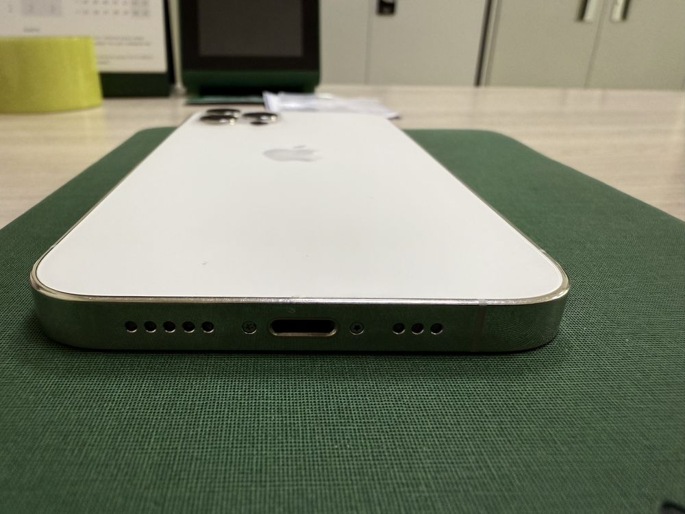 Продам Iphone 12 pro