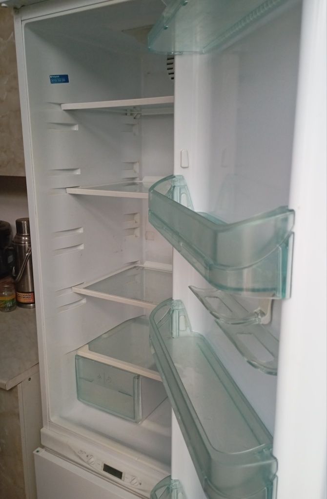 Продам Холодильник Hot Point Ariston