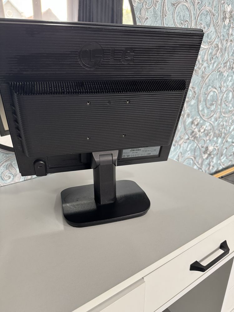 Продам Монитор LG Flatron L1718S
