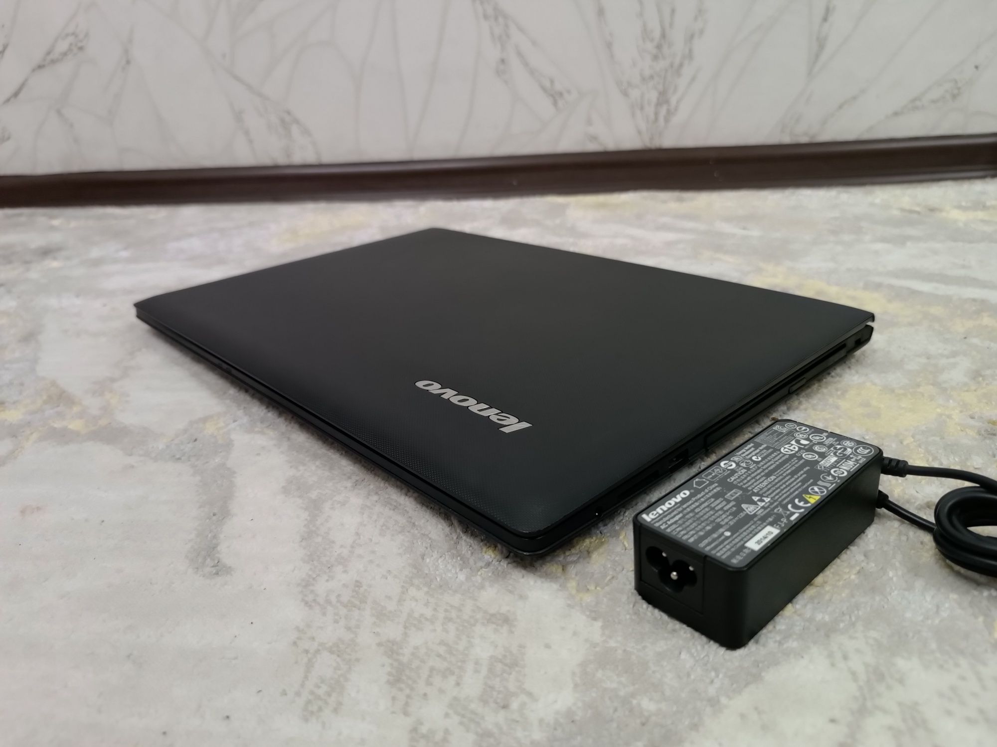 Ноутбук LENOVO в отличном состоянии.