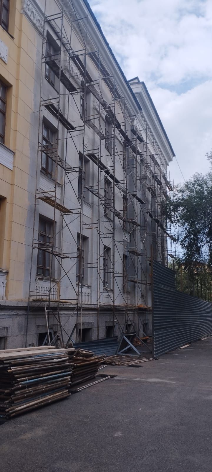 Аренда леса / Строительные леса с доставкой