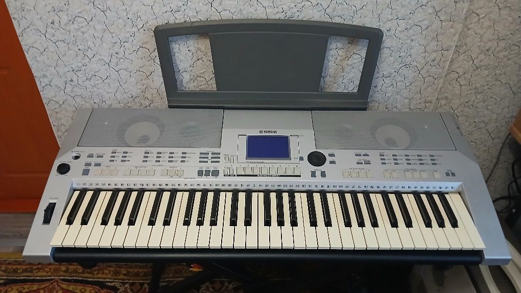 Продам синтезатор