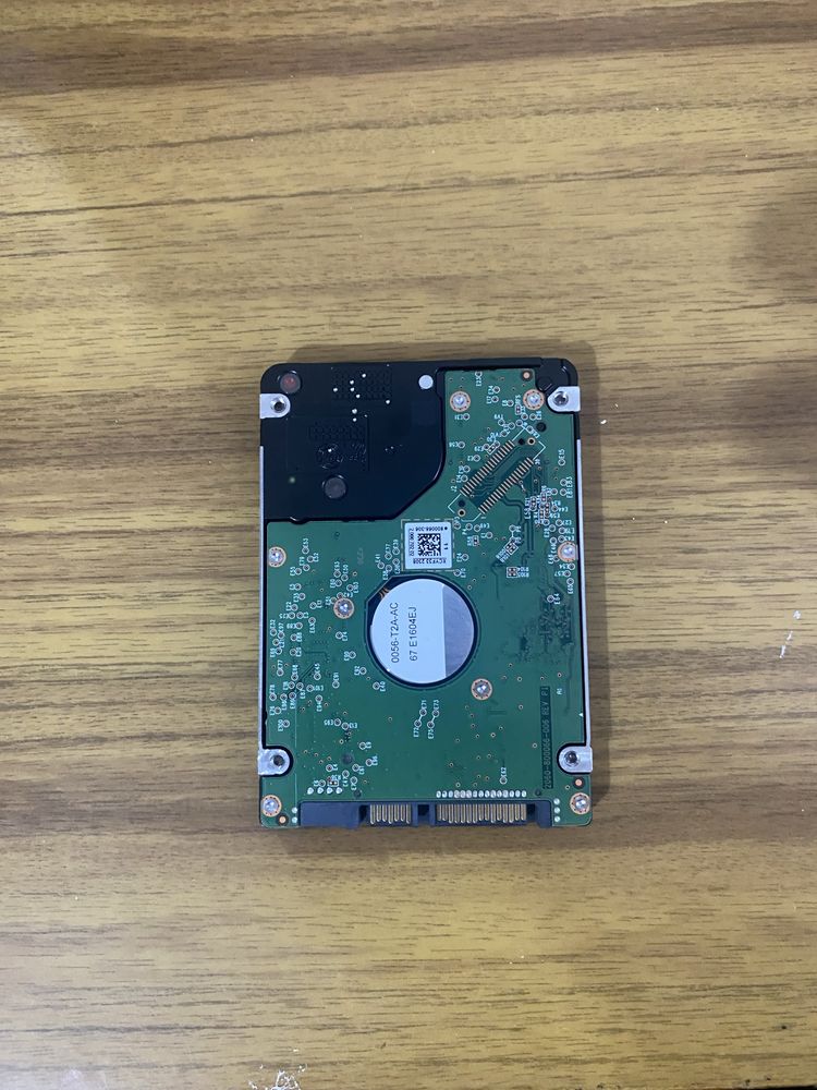 жесткий диск или hard disk для ноутбука (HHD емкость имеет 1Тб)