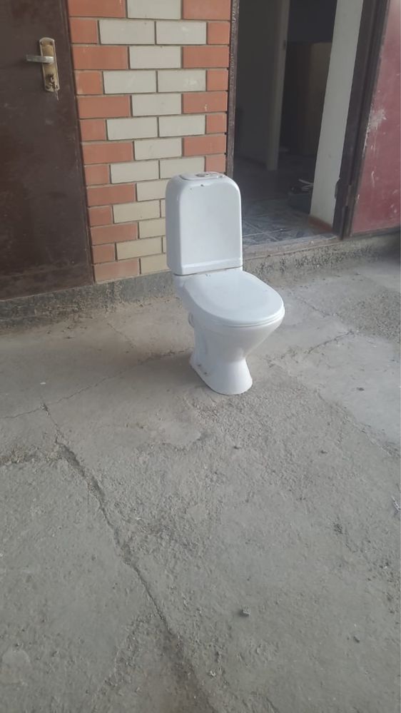 Продается унитаз