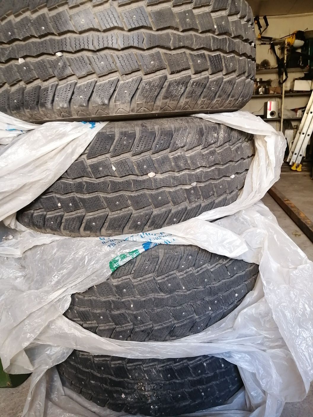 Продам шины 265/60R18