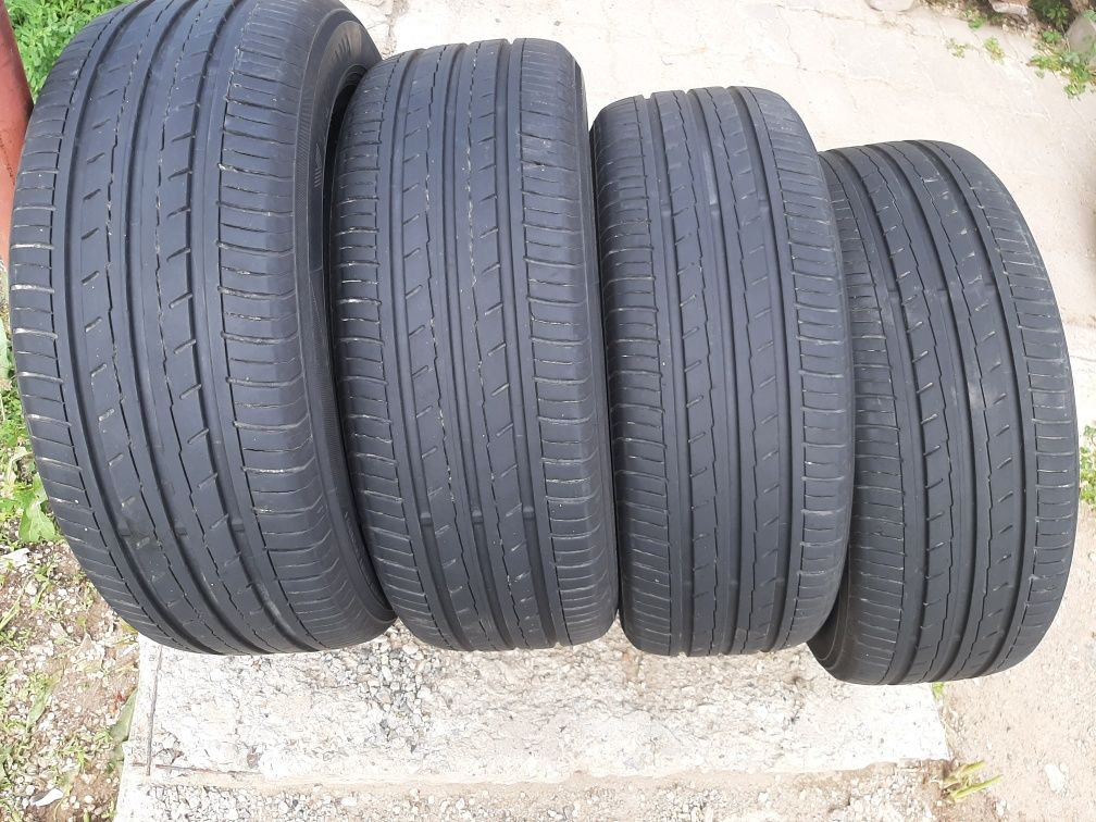 Продам шины 215/55/17 якогама