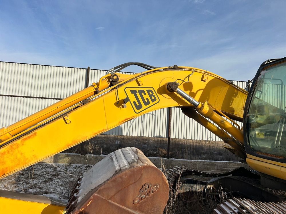 Продам гусеничный экскаватор JCB