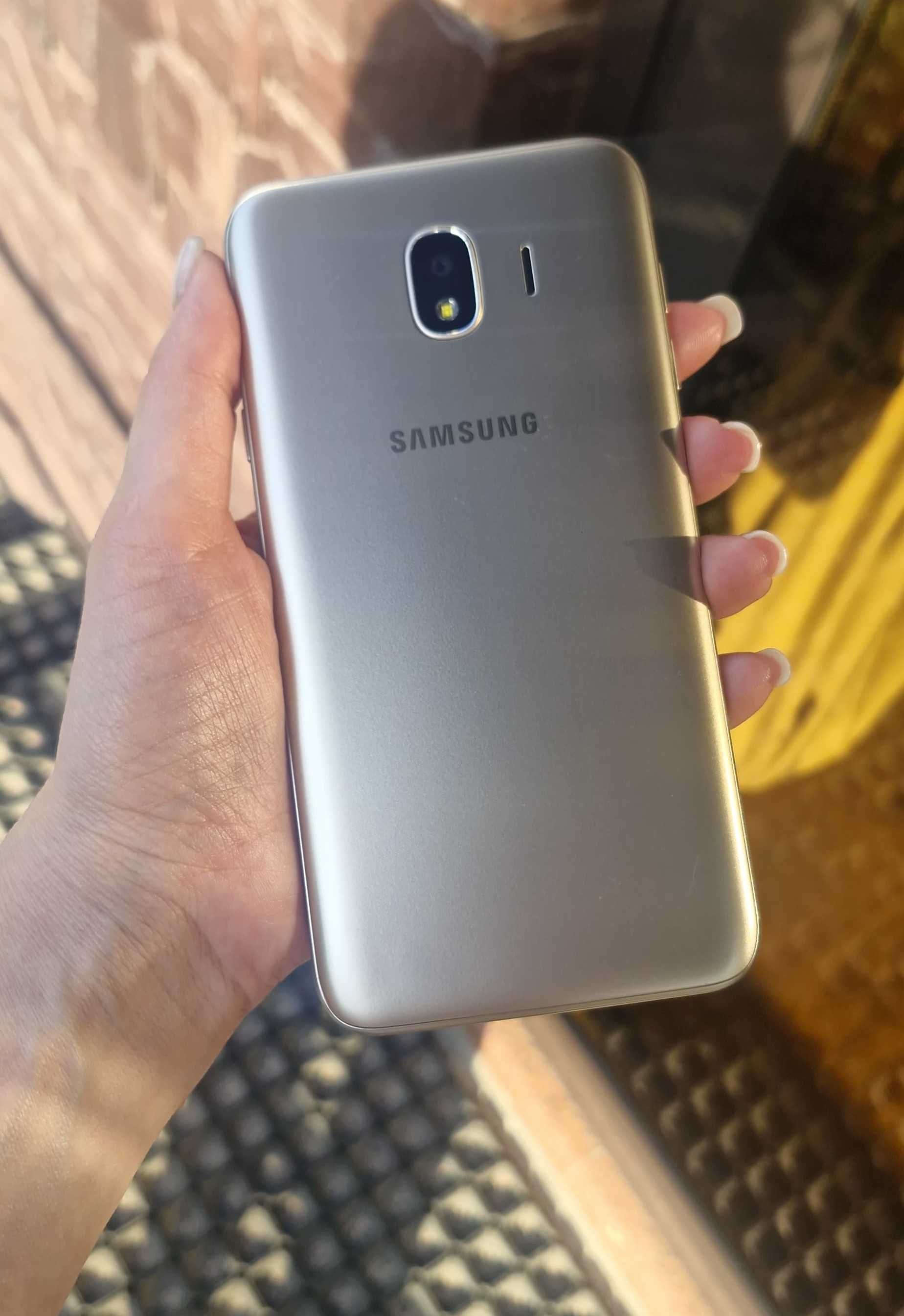Samsung Galaxy J4 состояние как новый