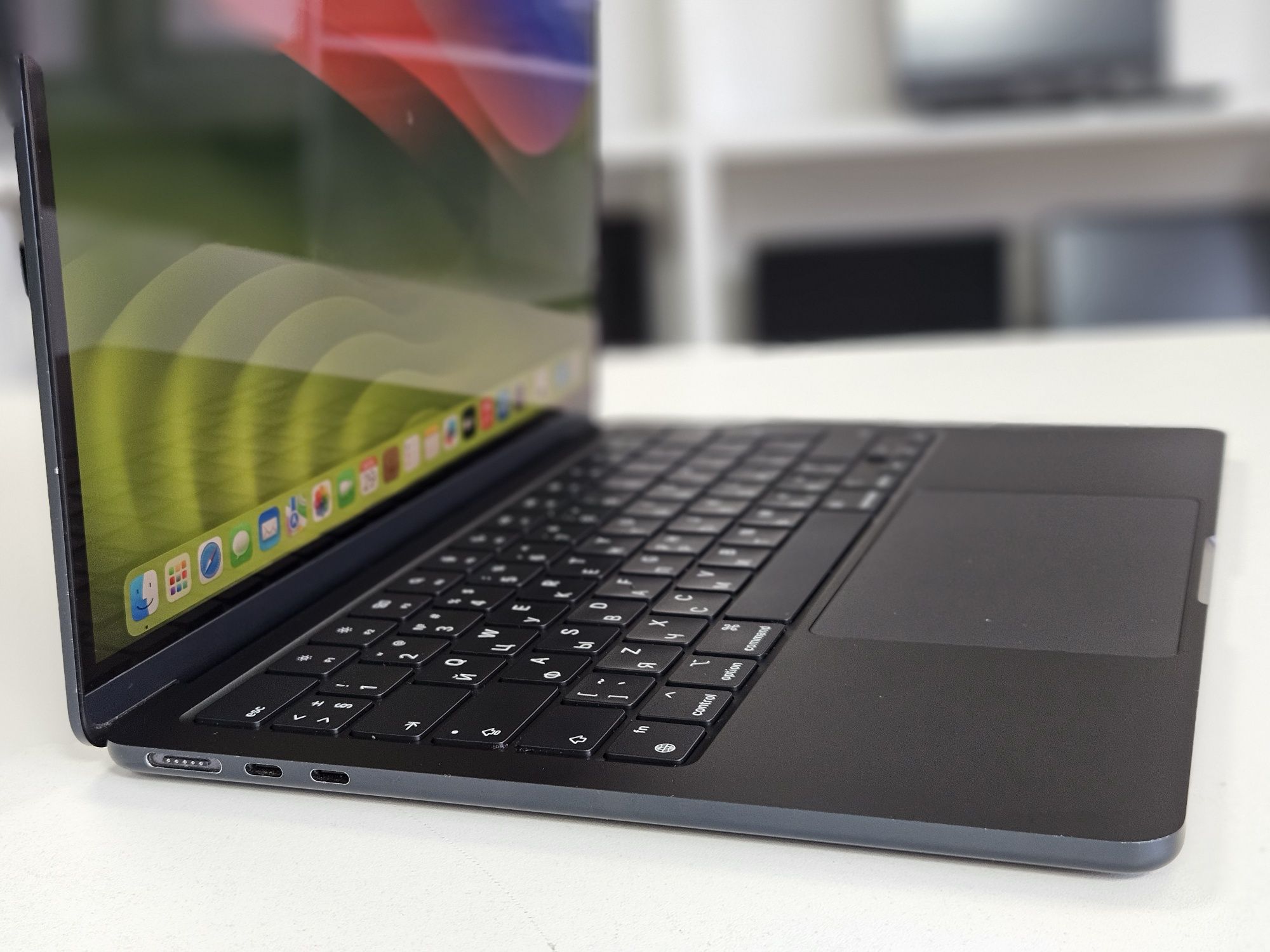 Шикарный ноутбук Macbook air 13 2022 - M2/8GB/256GB/GPU M2 151Цикл/98%