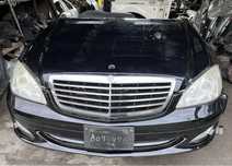 Передняя часть Mercedes W221.