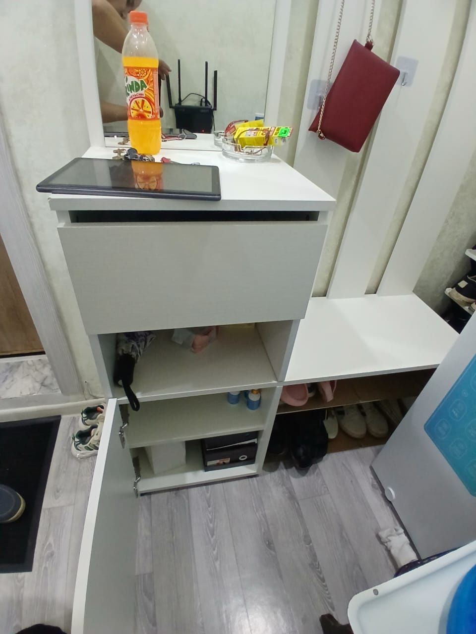Продам прихожку белая