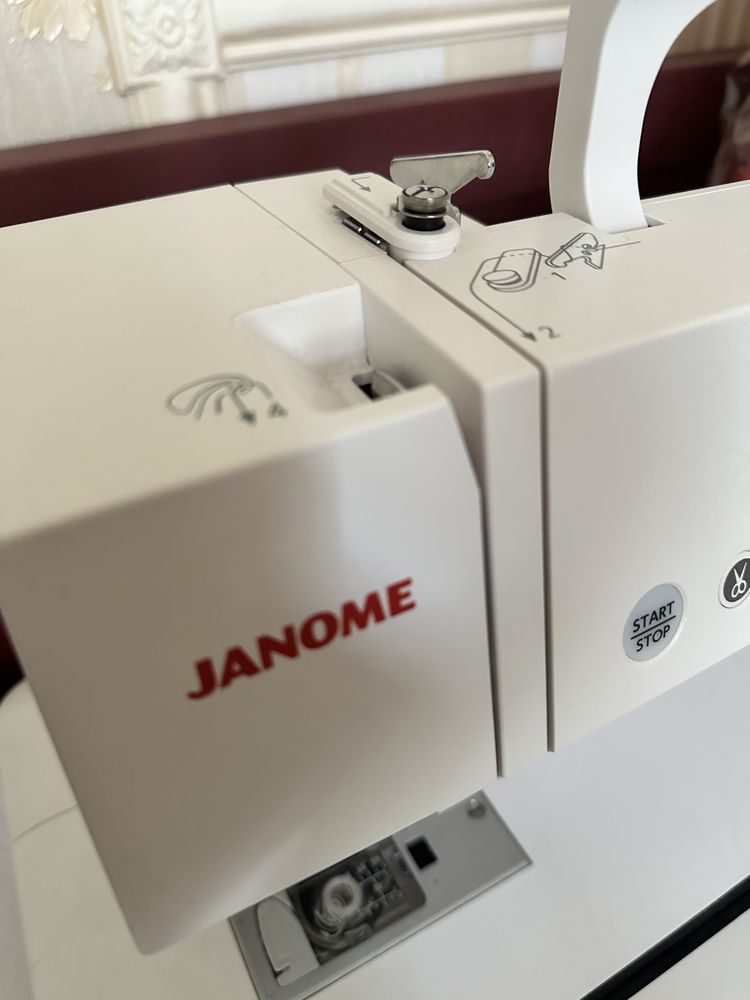 Швейная машина Janome memory craft 550e + бизнес