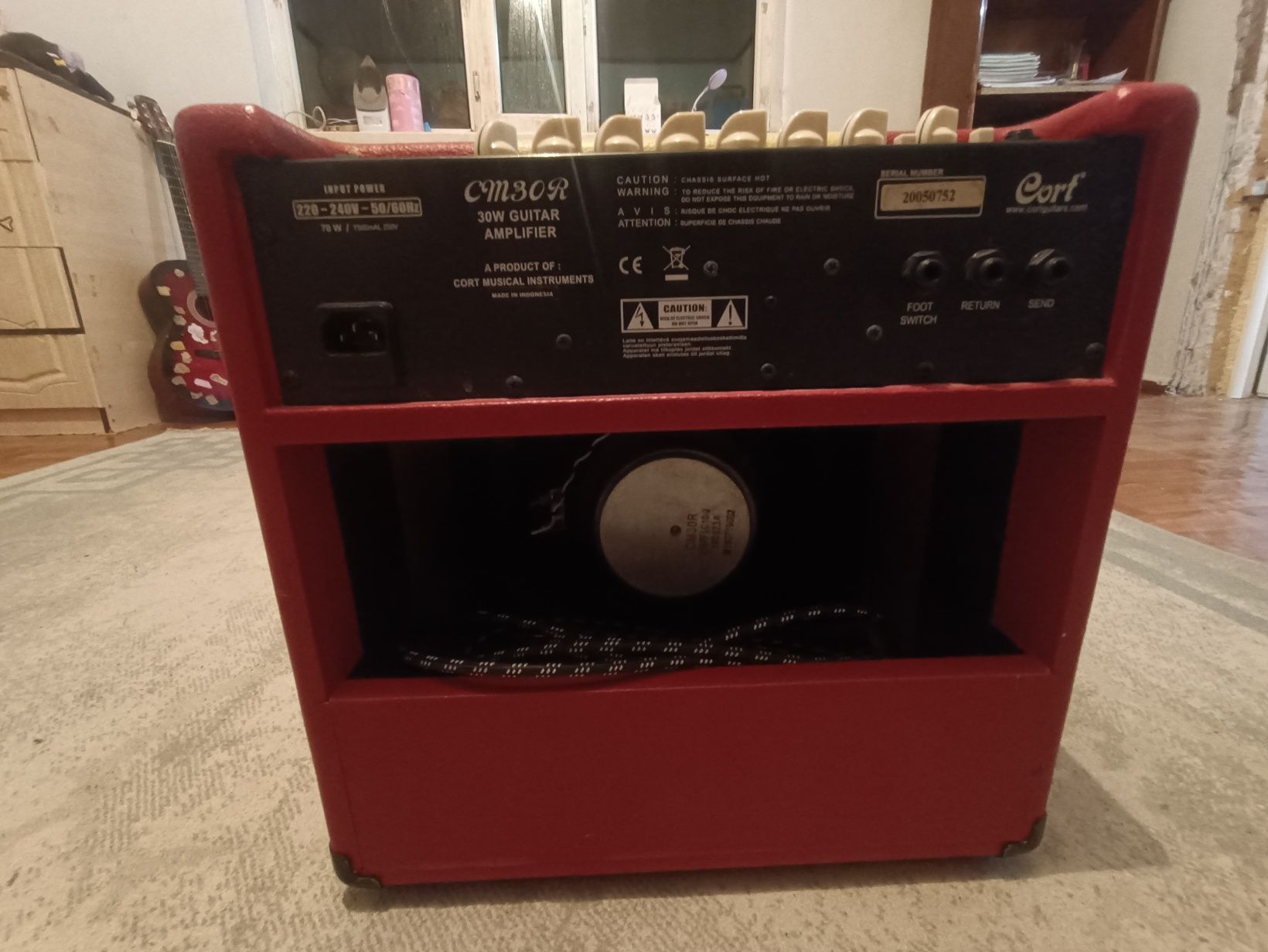 Продаю комбоусилитель CORT CM30R