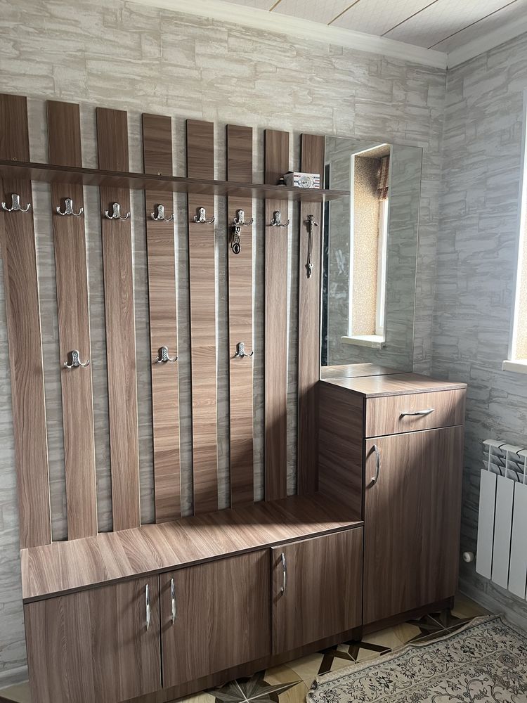 Прихожка сатылады ені 1,70 биіктігі 2. Жақсы жағдайда. Тазасын келісем