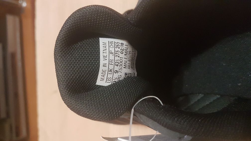 Продам крассовки adidas.