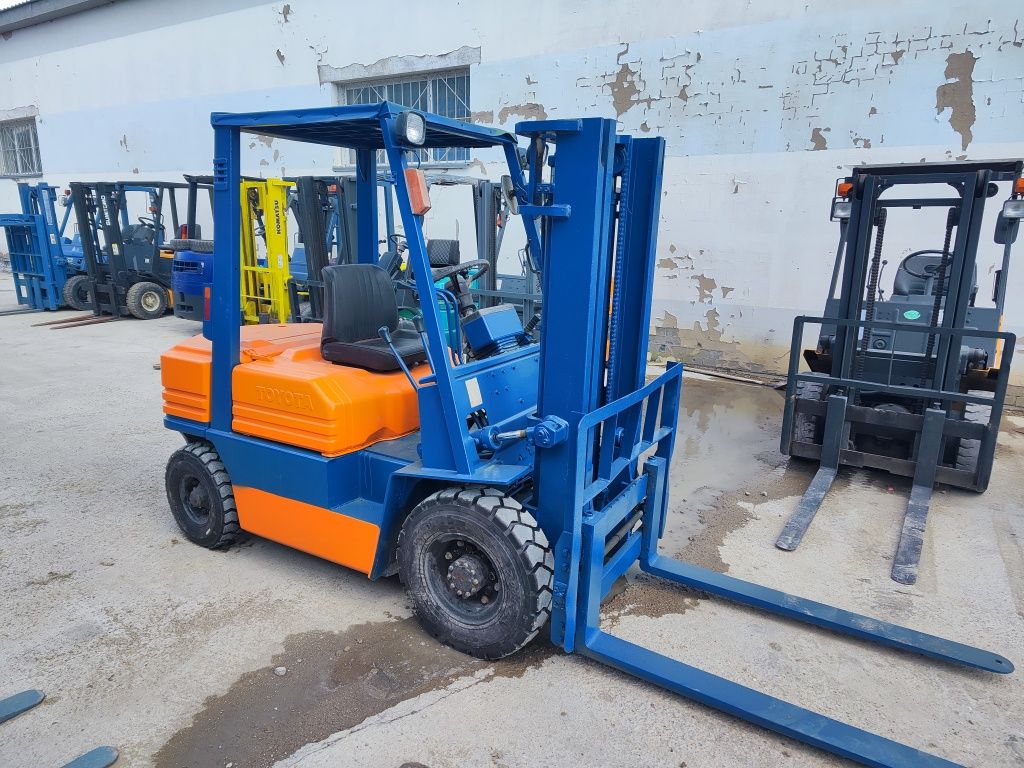 Продам вилочный погрузчик. Кара