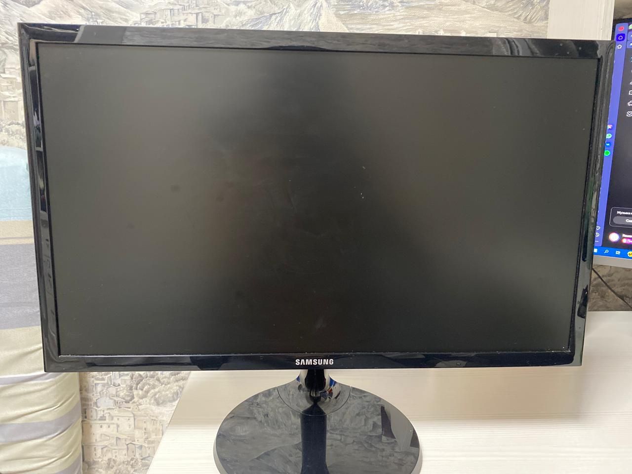 Samsung S22F350FH