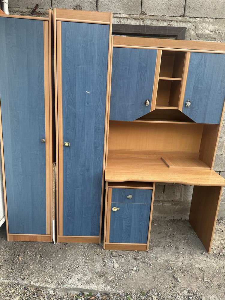Продам Стенку в комплекте, можно в гостинную,