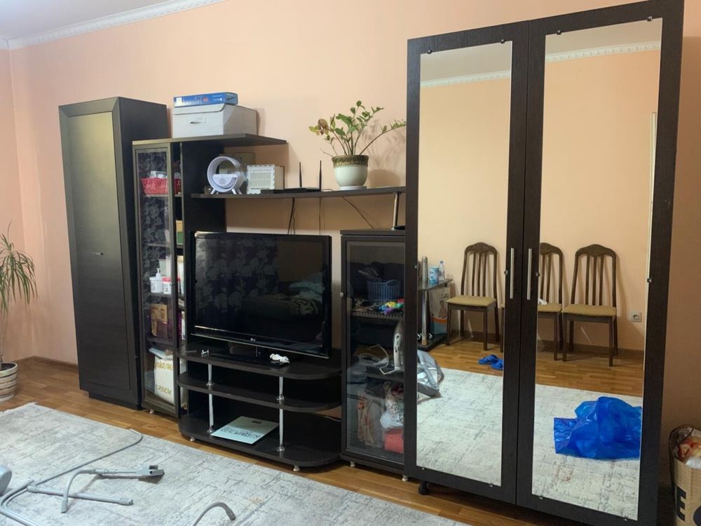 Продам шкафы:для одежды,для прихожей и для кухни