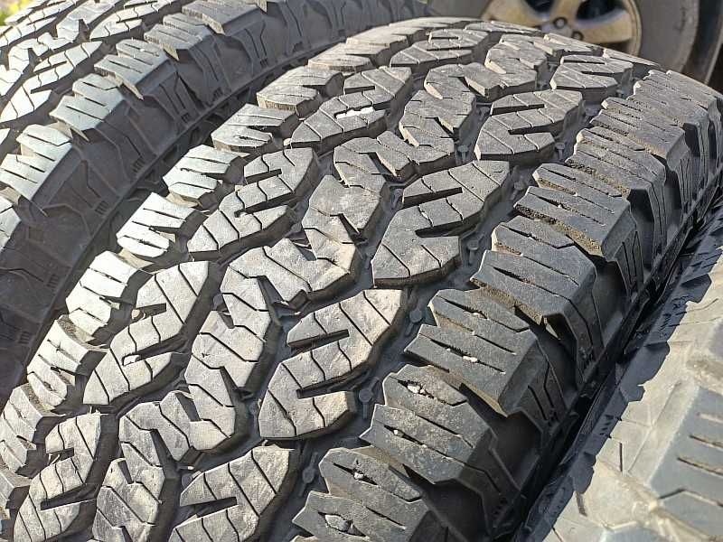 Шины 235/65 R17 - "Matador Izzarda A/T2" (Словакия), всесезонные.