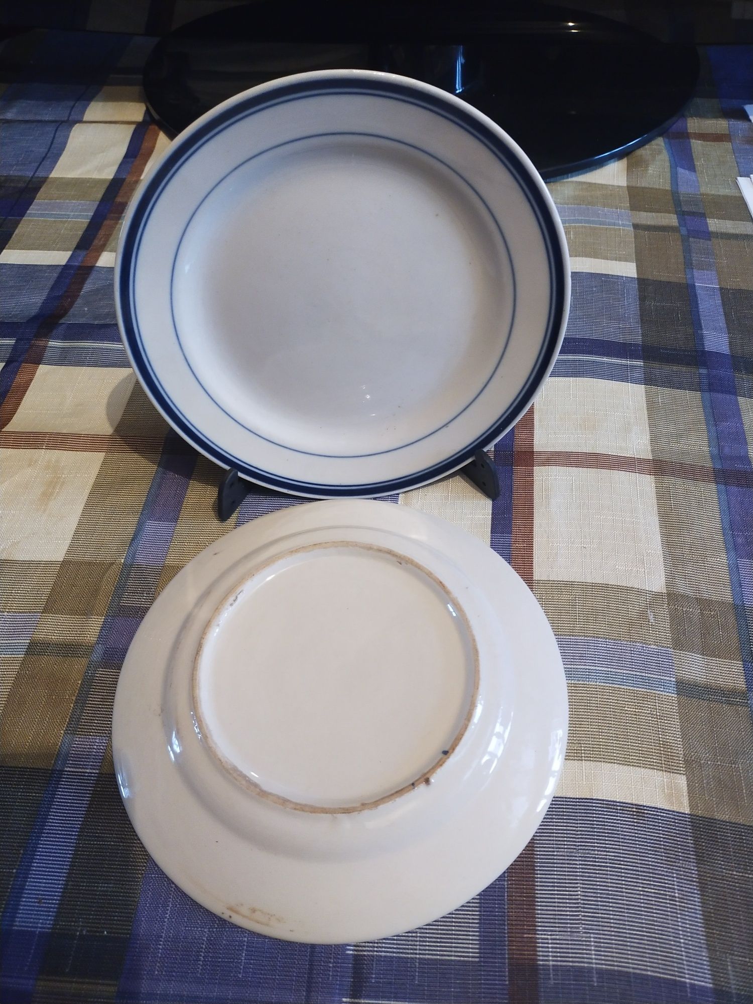 Продам рюмки ,тарелки,кипятильник,миксер