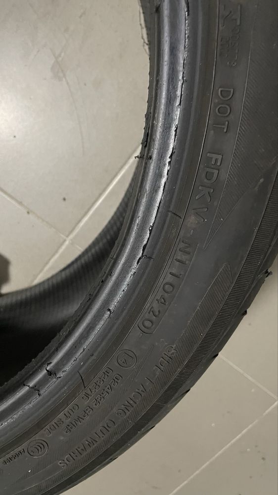 Yokohama advance sport 295/35R21 в хорошем состоянии