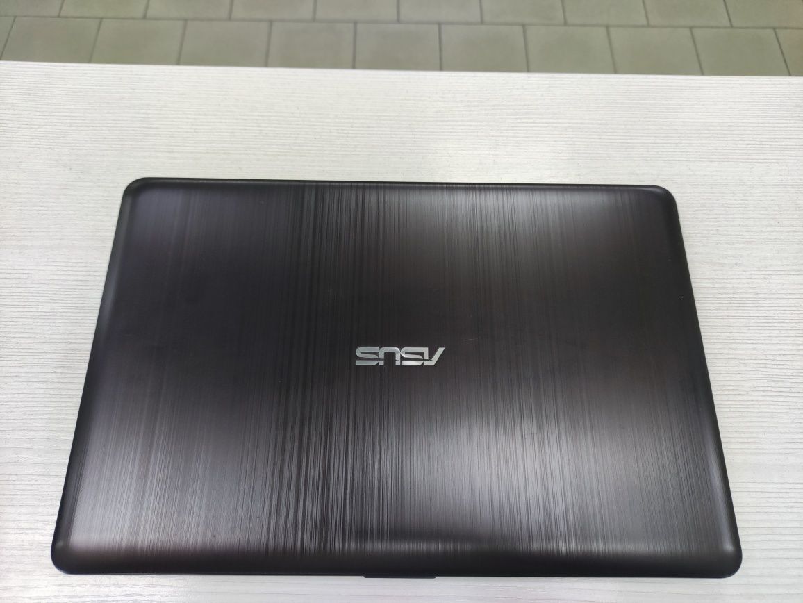 Шустрый Asus (250 Gb SSD, 4 Gb DDR4, N3350)