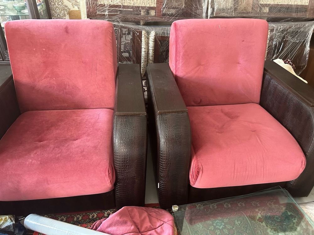 Продам диван с 2 креслами, пианино, стол с 12 стульями