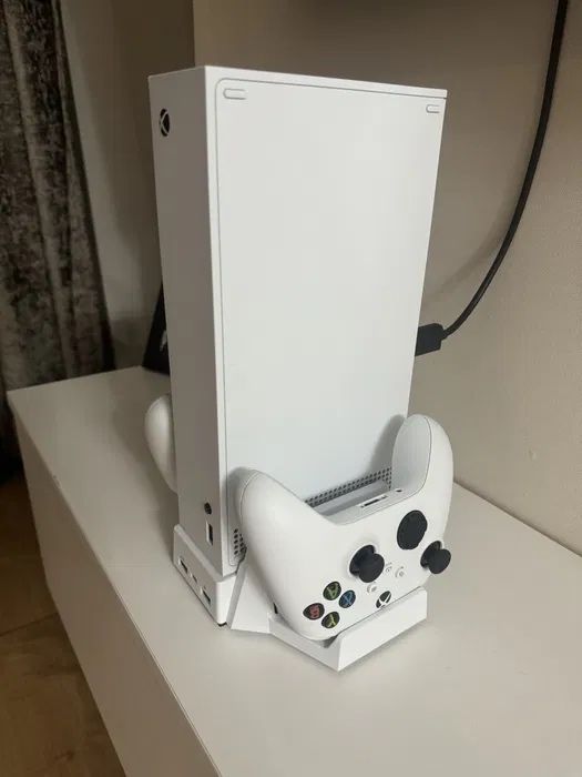 Продам игровую приставку Xbox series S