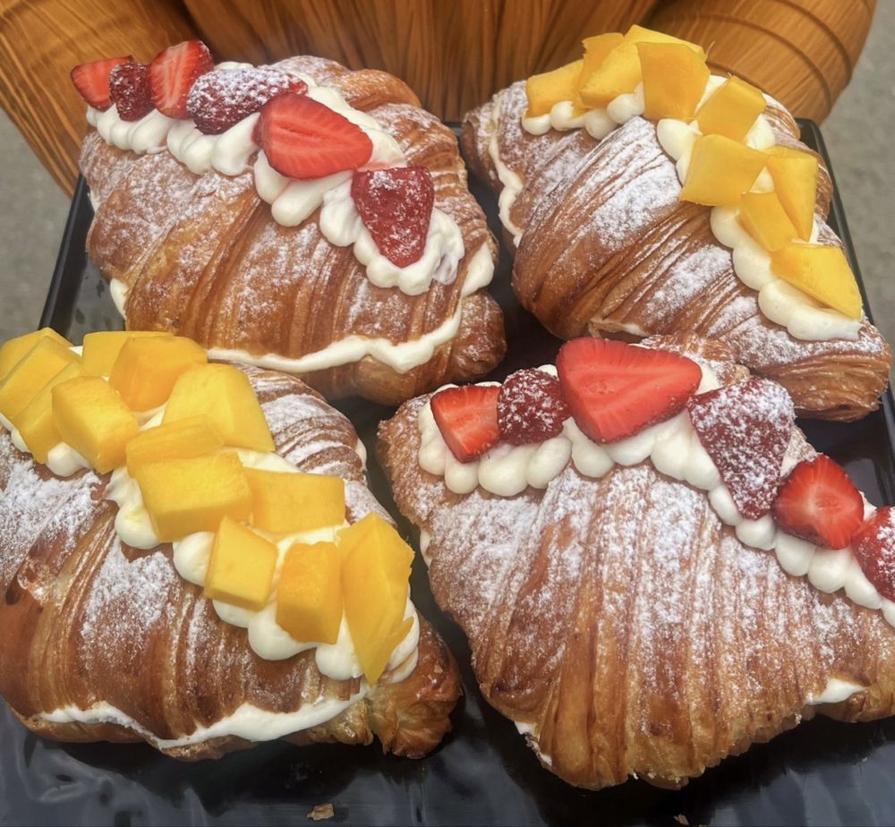 Бутерброды/сэндвичи, панини, боулы продаем и круассаны