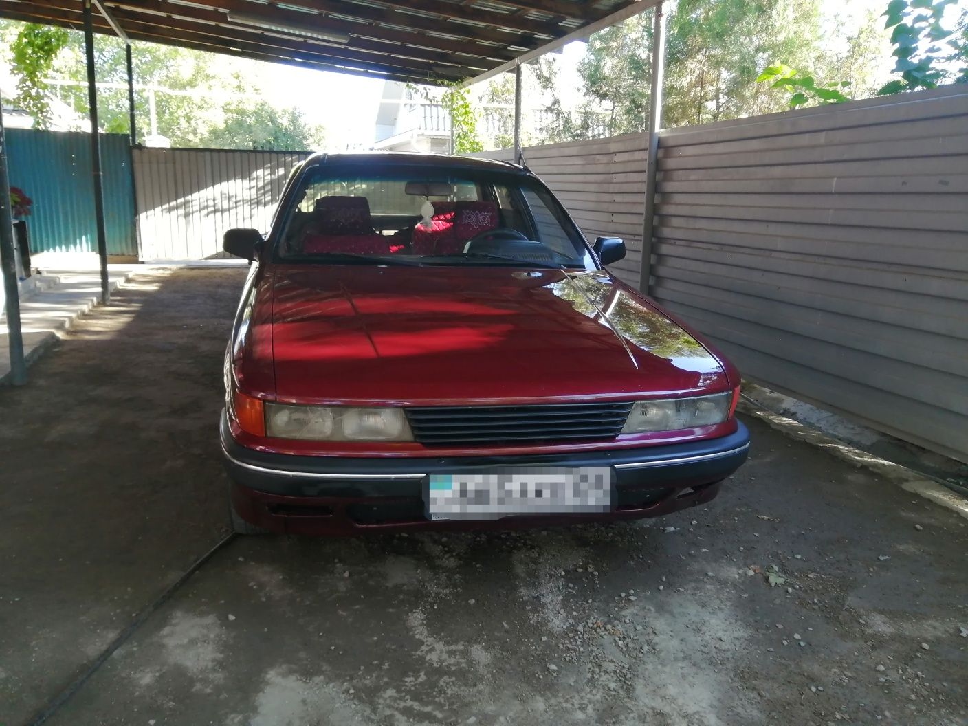 Mitsubishi Galant 1.8 объем 1,500 000 млн  возможен  торг  у  капота